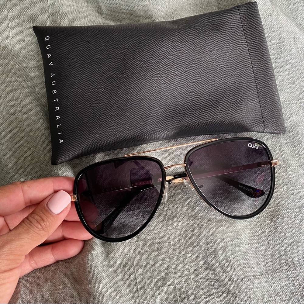 Quay All In black smoke frames- like new